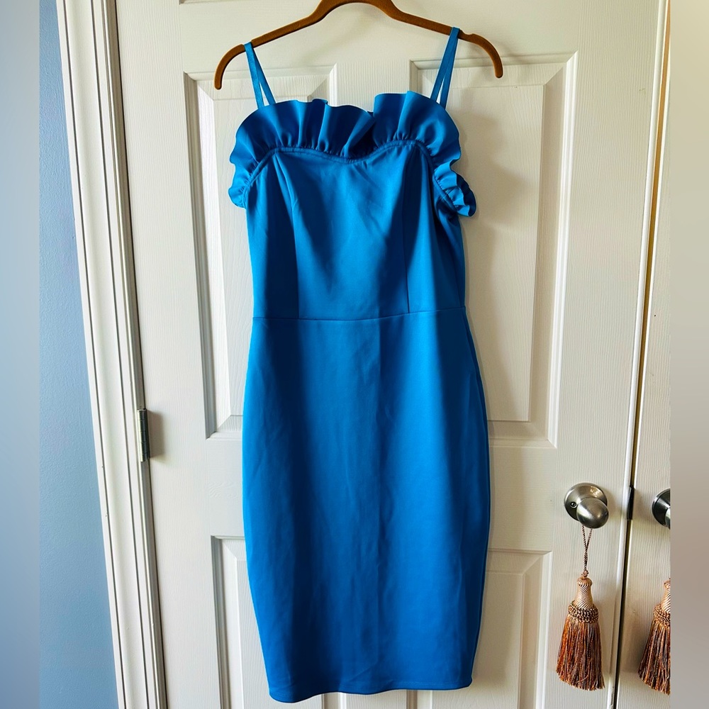 Bebe bodycon dress with ruffles 💙